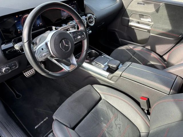 Mercedes-Benz B 200 AMG Line Sedan