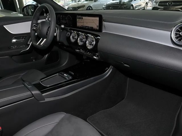 Mercedes-Benz CLA 200 AMG Line Coupé