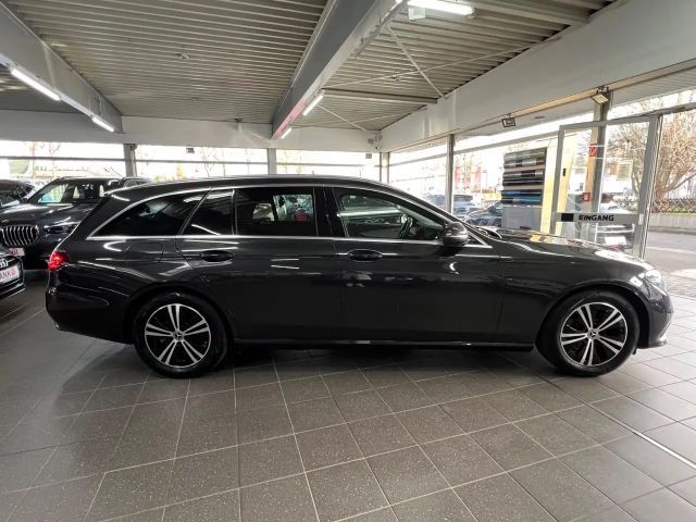 Mercedes-Benz E 220 AVANTGARDE E 220 d Estate