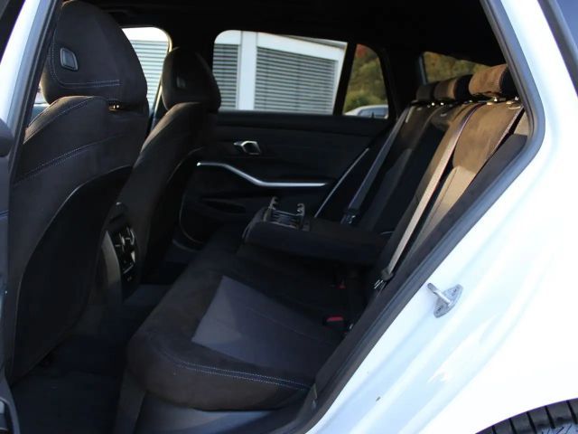 BMW 330 330e M-Sport Touring xDrive