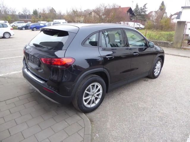 Mercedes-Benz GLA 180 GLA 180 d
