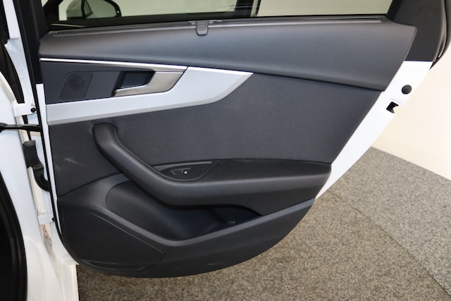 Audi A4 40 TFSI Avant S-Tronic