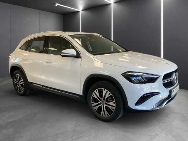 Mercedes-Benz GLA 200 Progressive