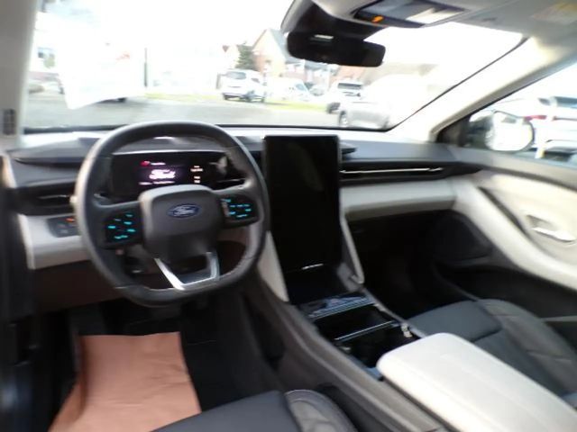 Ford Explorer Premium RWD