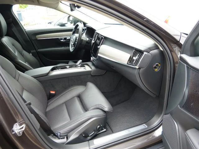 Volvo V90 Cross Country AWD Plus