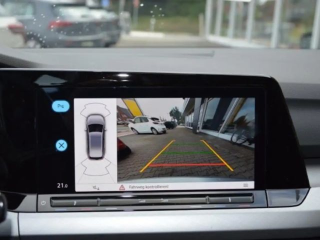 Volkswagen Golf Life Variant