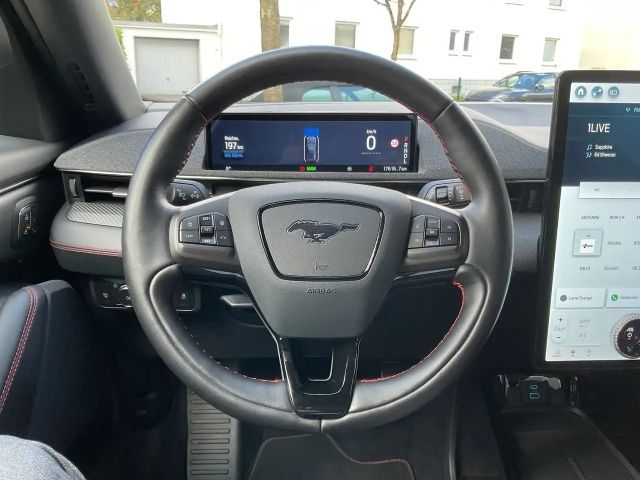 Ford Mustang Mach-E 75 kWh AWD