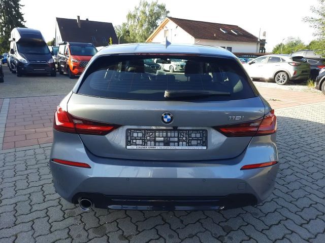 BMW 118 118i Sedan Sport Line