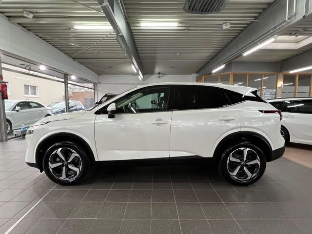 Nissan Qashqai 1.3 Connecta LED+KEYLESS+360°+ACC+VC uvm