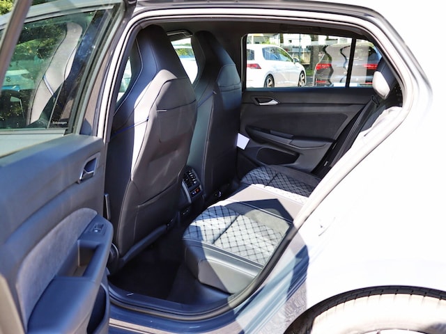 Volkswagen Golf 1.5 eTSI DSG Plus R-Line