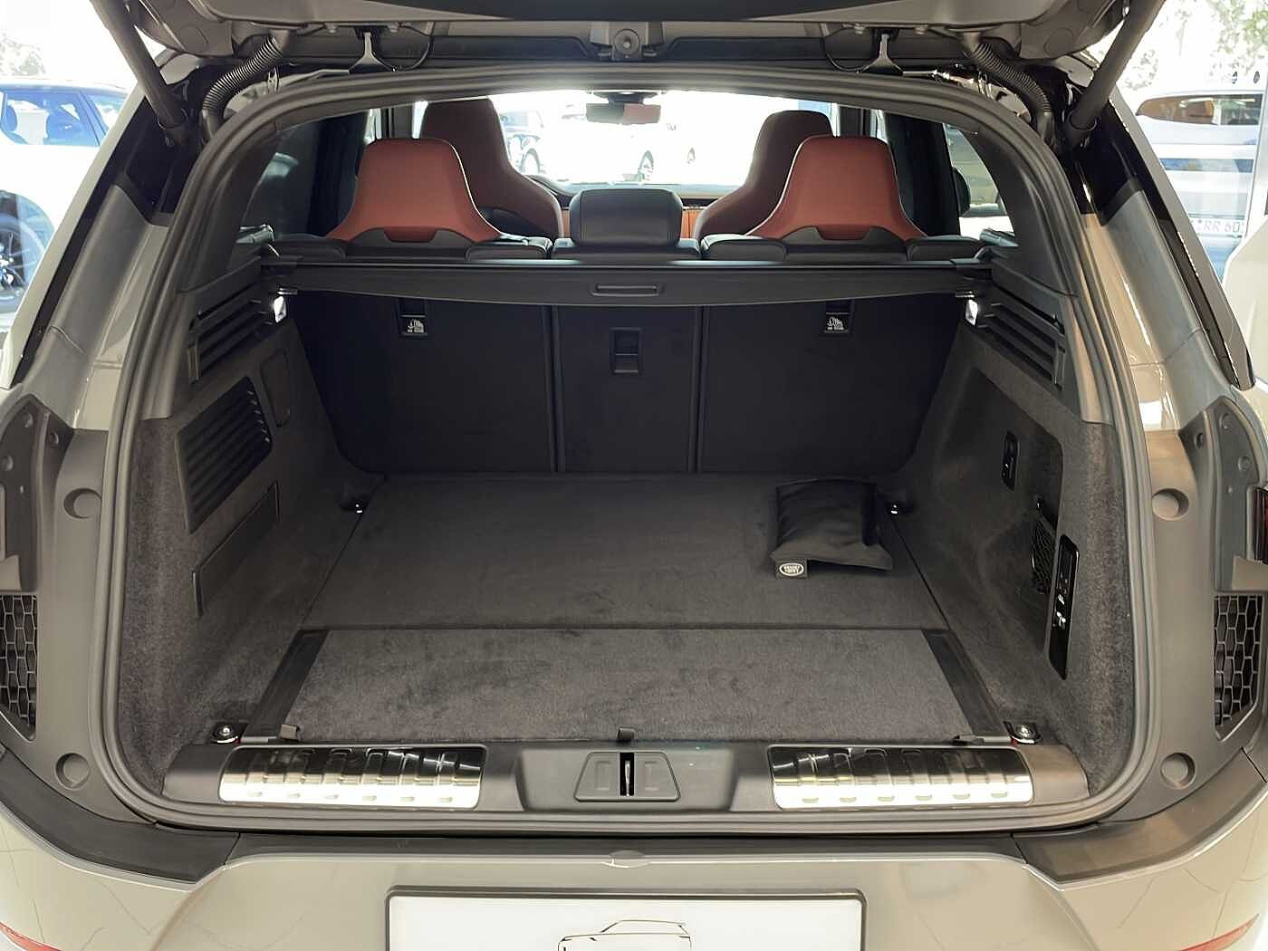 Land Rover Range Rover Sport P635 SV