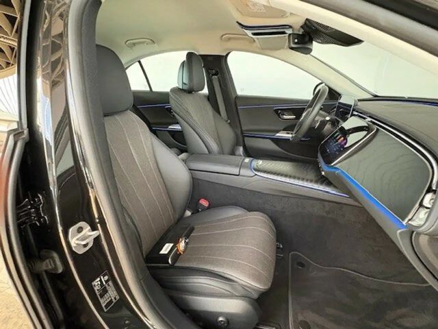 Mercedes-Benz E 200 AVANTGARDE Sedan