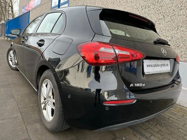 Mercedes-Benz A 180 A 180 d