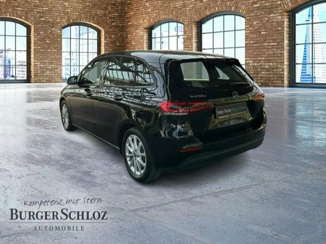 Mercedes-Benz B 250 B 250 e Sedan