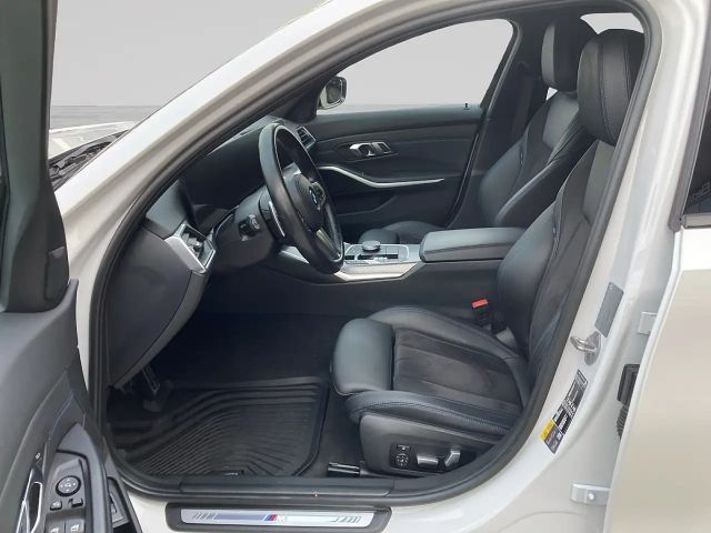 BMW 320 320e M-Sport Touring xDrive