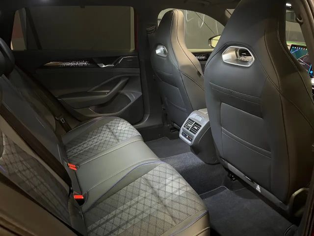 Volkswagen Passat R-Line Style Variant