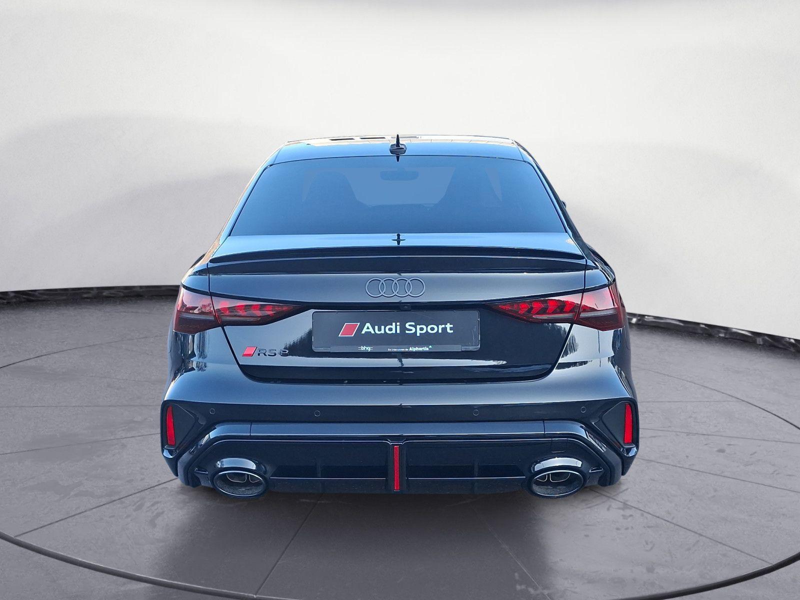 Audi RS3 S-Tronic Sedan