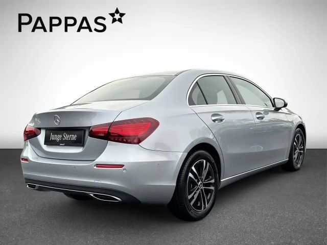 Mercedes-Benz A 200 Limousine PTS Cam Navi Wide LED SHZ