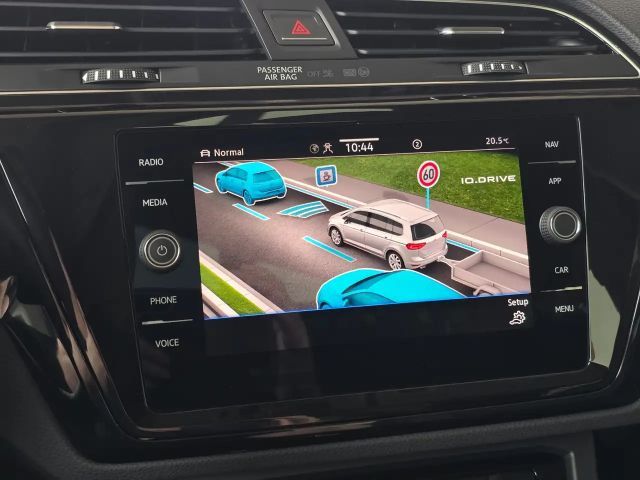 Volkswagen Touran 1.5 TSI DSG IQ.Drive R-Line