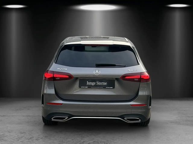 Mercedes-Benz B 220 4MATIC AMG Line Sedan