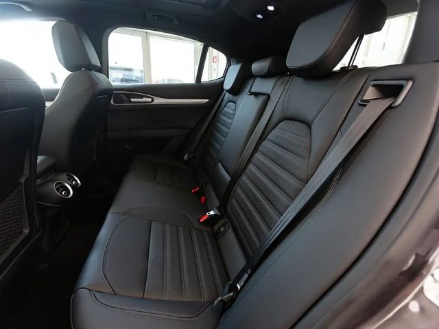 Alfa Romeo Stelvio AT8 Q4 Veloce