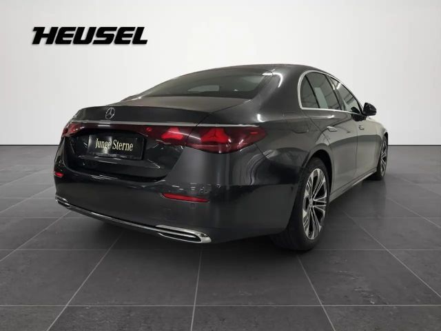 Mercedes-Benz E 200 AVANTGARDE Sedan
