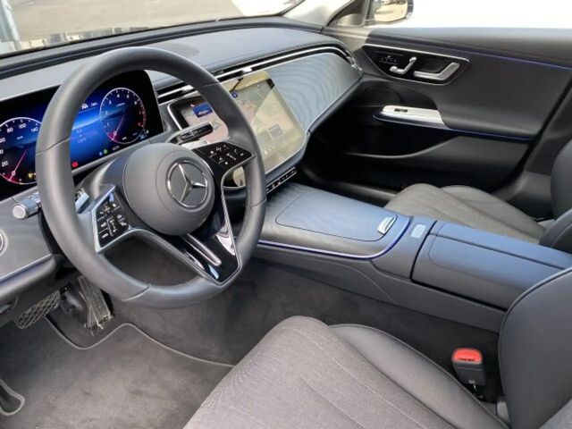 Mercedes-Benz E 200 AVANTGARDE Sedan