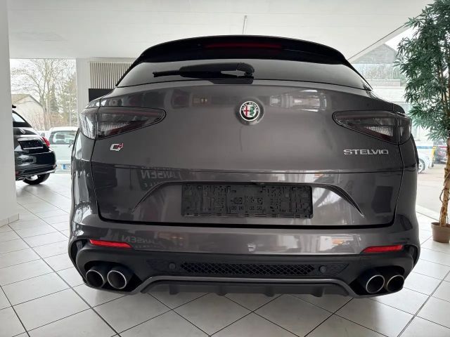 Alfa Romeo Stelvio Q4 Quadrifoglio