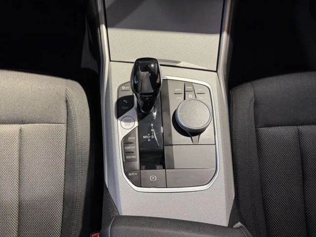 BMW 320 320i Sedan xDrive