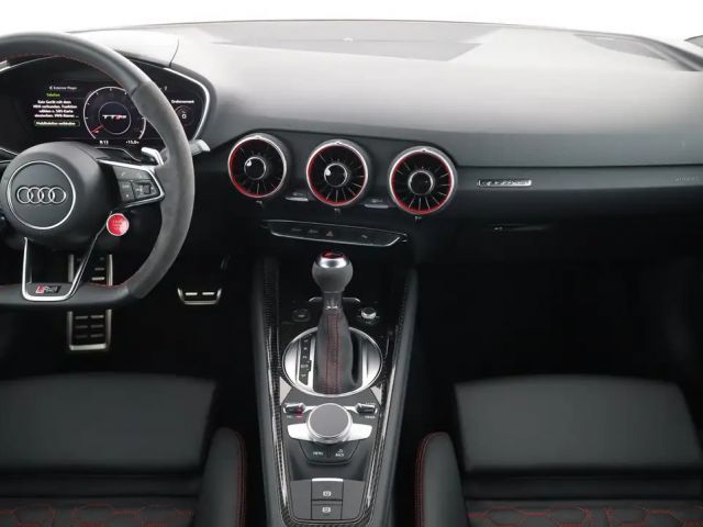 Audi RS Q3 Audi TT RS Coupé