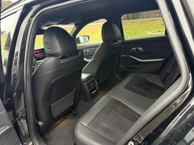 BMW 330 330e M-Sport xDrive