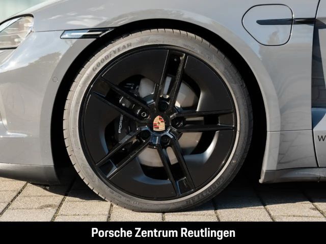 Porsche Taycan 4