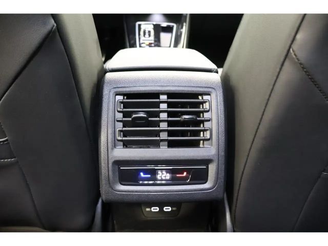 Volkswagen Golf 2.0 TDI DSG Golf VIII R-Line