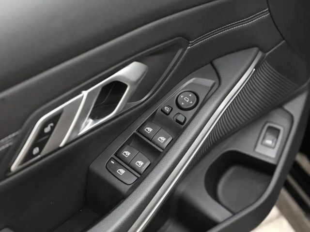BMW 330 330i Advantage pakket Sedan xDrive