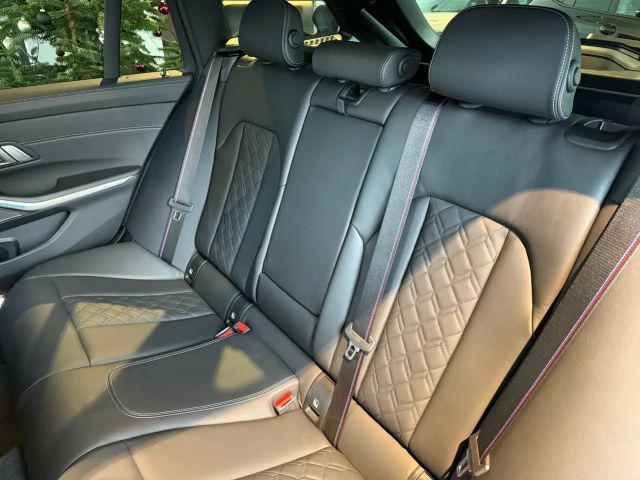 BMW 330 330e M-Sport xDrive