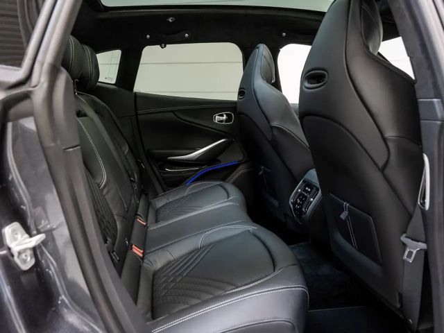 Aston Martin DBX Magnetic Silver Onyx Black