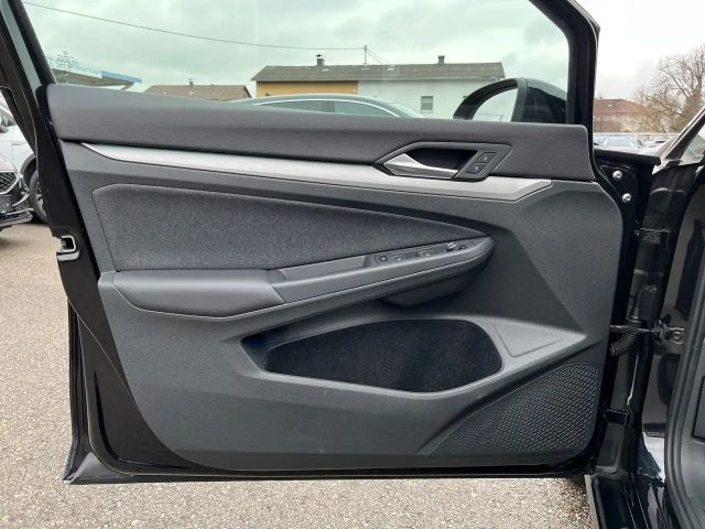 Volkswagen Golf Life Variant