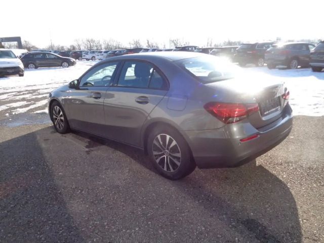 Mercedes-Benz A 180 A 180 d