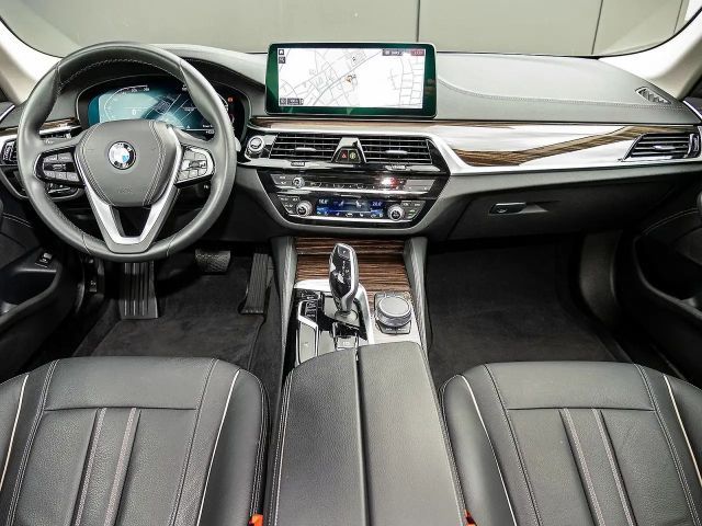 BMW 530 Luxury Line Sedan xDrive