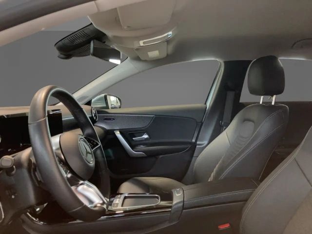 Mercedes-Benz A 180 A 180 d Progressive