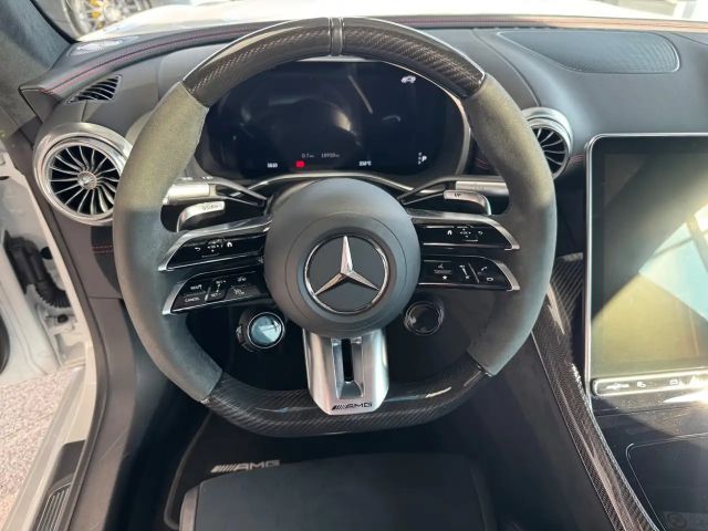 Mercedes-Benz C 200 4MATIC AMG Line Sedan