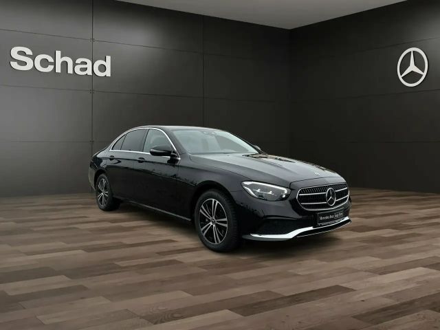 Mercedes-Benz E 200 AVANTGARDE Sedan