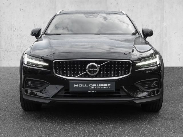 Volvo V60 Cross Country AWD Plus