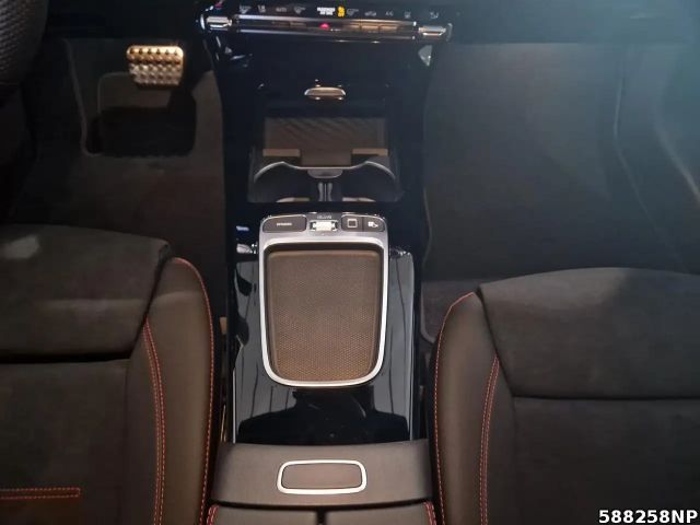 Mercedes-Benz CLA 200 AMG Line