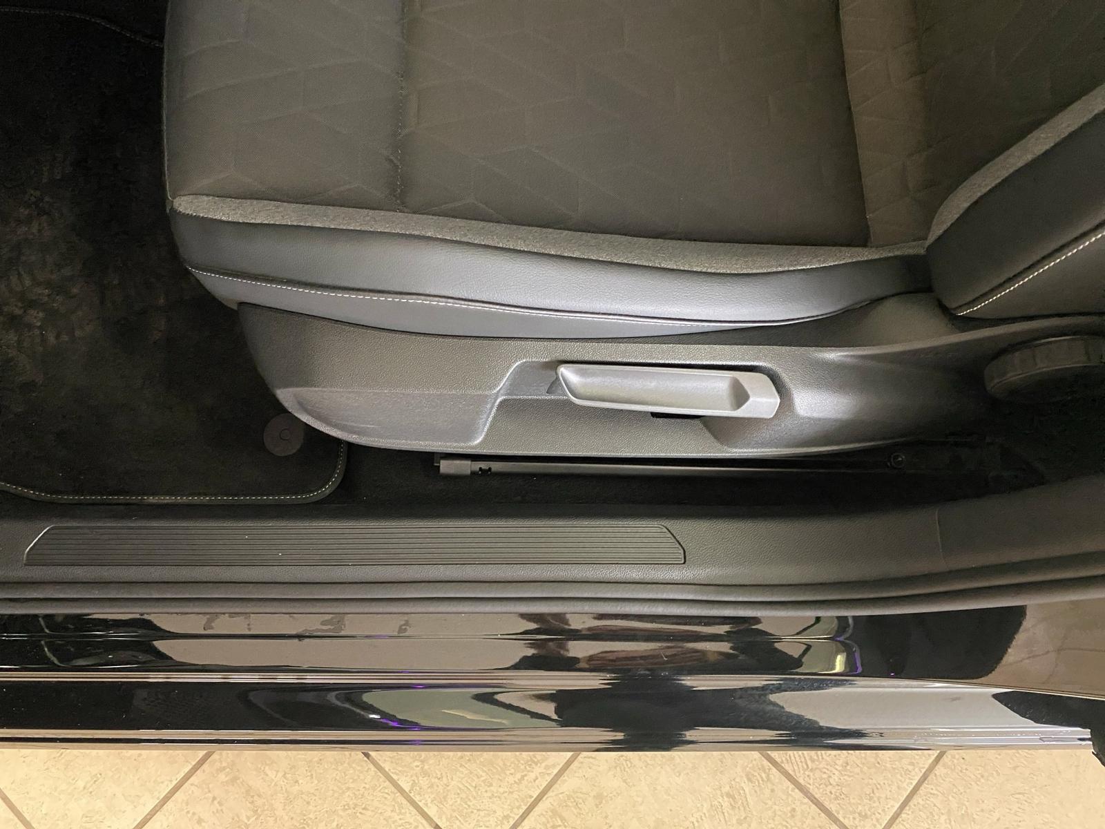 Volkswagen Golf 1.5 eTSI BMT DSG Golf VIII Life