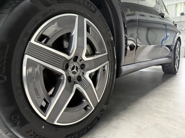 Mercedes-Benz GLC 300 4MATIC AMG Line Premium