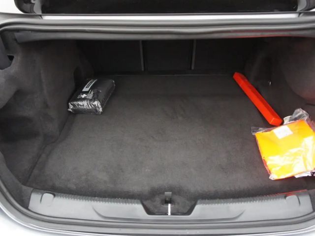 Jaguar XE AWD R-Dynamic SE