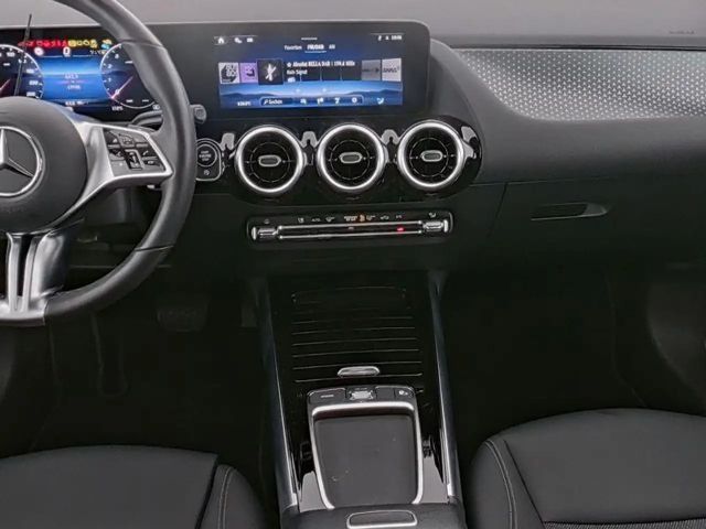 Mercedes-Benz B 200 Progressive Sedan