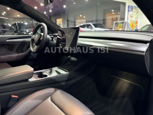 Tesla Model Y AWD Dual Motor Performance