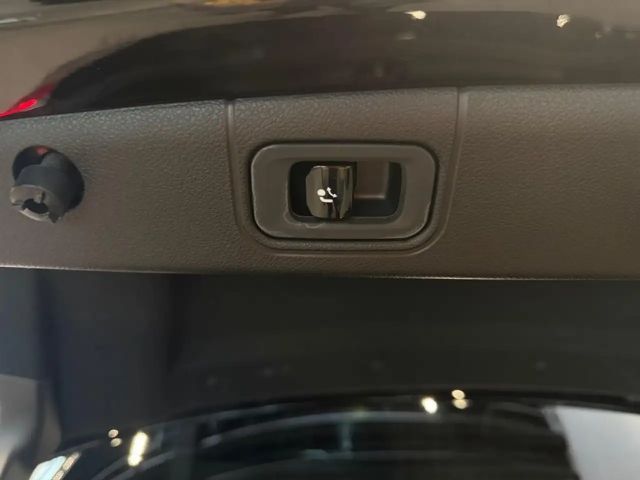 Mercedes-Benz E 220 AMG Line E 220 d Sedan